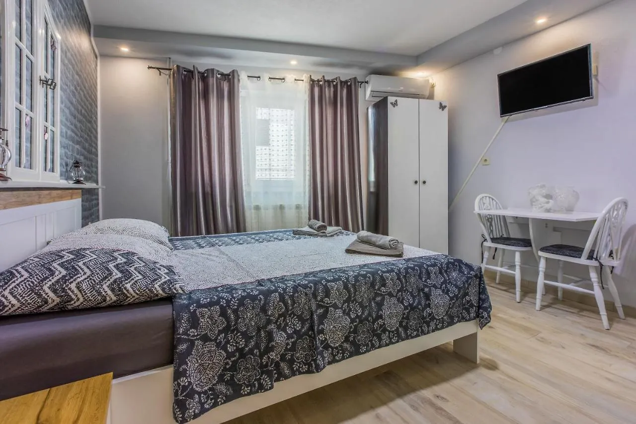 Apartments And Room Art Crikvenica 0*,  Κροατία